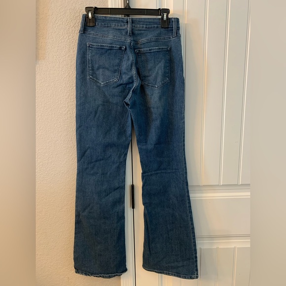 Old Navy high rise, wow flare jeans. size 6 med Wash. new - Picture 2 of 3